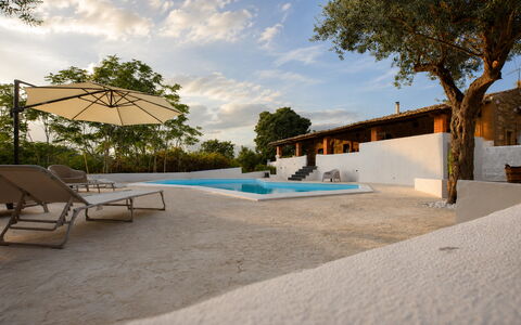 Villa Chiaramonte Gulfi: Blau, Die Architektur, Schwimmbad, Schatten, Verbundwerkstoff, Estate, Beton, Hazienda, Eco Hotel, Design