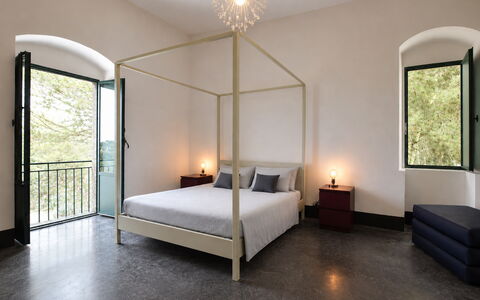 Villa Chiaramonte Gulfi: Interior Design, Bett, Schlafzimmer, Wand, Möbel, Flooring, Decke, Fussboden, Beleuchtung, Bedding