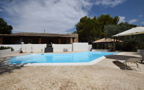 Villa Chiaramonte Gulfi: Die Architektur, Schwimmbad, Haus, Estate, Schatten, Resort, Hazienda, Eco Hotel, Bauernhaus, Villa