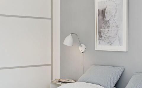 Benthe - 100M from the Sea: Möbel, Wand, Interior Design, Schlafzimmer, Bett, Holz, Fussboden, Flooring, Zuhause, Bedding