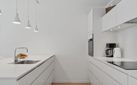 Benthe - 100M from the Sea: Interior Design, Flooring, Holz, Küche, Fussboden, Countertop, Möbel, Decke, Cabinetry, Sinken