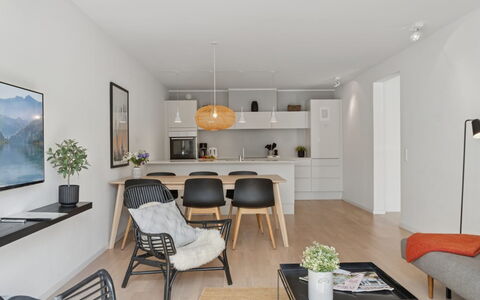 Benthe - 100M from the Sea: Möbel, Interior Design, Flooring, Couch, Wand, Fussboden, Holz, Wohnzimmer, Decke, Stuhl