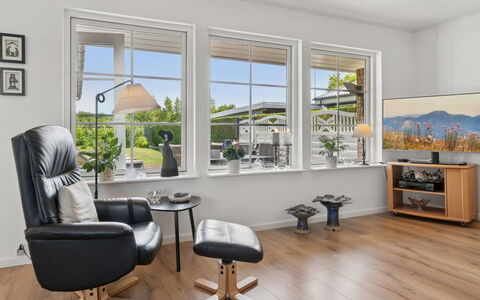 Eia - 1.5Km from the Sea: Möbel, Interior Design, Flooring, Holz, Fussboden, Wohnzimmer, Stuhl, Decke, Beleuchtung, Zuhause