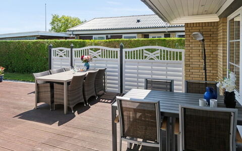 Eia - 1.5Km from the Sea: Holz, Möbel, Gartenmöbel, Veranda, Holzbeize, Schatten, Tisch Im Freien, Deck, Hartholz, Terrasse
