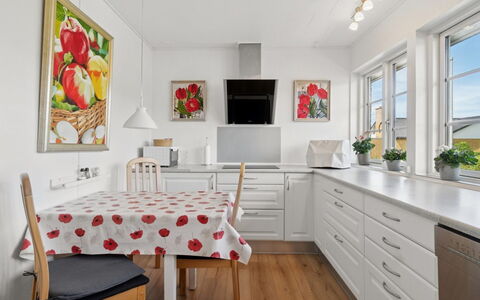 Eia - 1.5Km from the Sea: Interior Design, Möbel, Küche, Flooring, Countertop, Cabinetry, Fussboden, Decke, Küchengerät, Holz