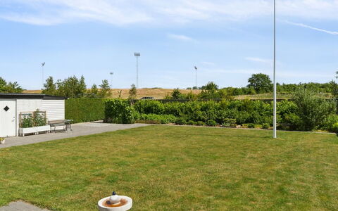 Eia - 1.5Km from the Sea: Himmel, Gras, Einfach, Grundstueck, Garten, Rasen, Schatten, Landscaping, Pole, Garten