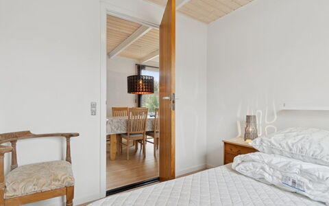 Gittel - 200M from the Sea: Möbel, Bett, Interior Design, Flooring, Fussboden, Schlafzimmer, Holz, Decke, Zimmer, Bettdecke