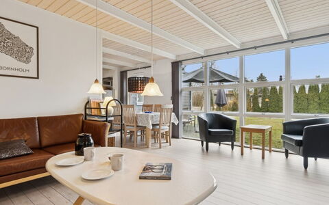 Gittel - 200M from the Sea: Möbel, Interior Design, Flooring, Holz, Fussboden, Decke, Stuhl, Couch, Wohnzimmer, Holzboden