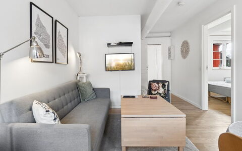 Anabella - 6Km from the Sea: Möbel, Interior Design, Couch, Flooring, Fussboden, Wand, Wohnzimmer, Holz, Zimmer, Zuhause