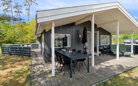Liska - 60M from the Sea: Holz, Dach, Zuhause, Haus, Die Architektur, Abstellgleis, Grundstueck, Hütte, Schuppen, Gartenbauten