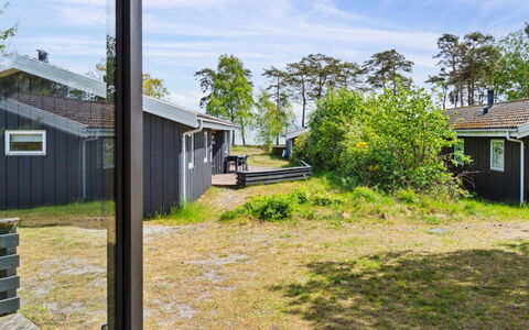 Liska - 60M from the Sea: Holz, Dach, Zuhause, Haus, Die Architektur, Abstellgleis, Grundstueck, Hütte, Schuppen, Gartenbauten