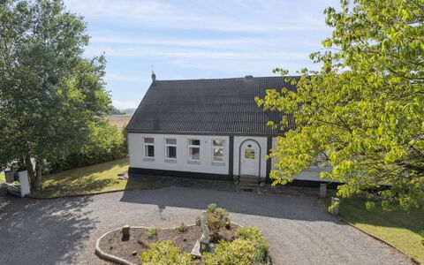 Ofelia - 4Km from the Sea: Dach, Haus, Zuhause, Hütte, Tür, Abstellgleis, Estate, Rasen, Garten, Veranda