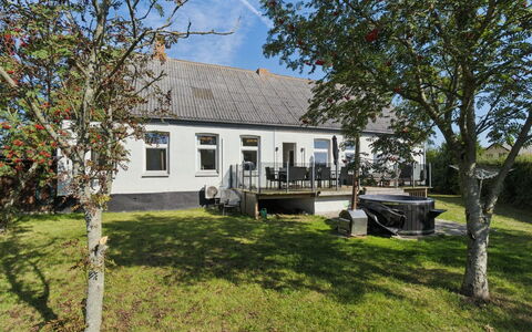 Ofelia - 4Km from the Sea: Dach, Haus, Zuhause, Hütte, Tür, Abstellgleis, Estate, Rasen, Garten, Veranda