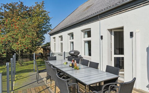 Ofelia - 4Km from the Sea: Dach, Haus, Zuhause, Hütte, Tür, Abstellgleis, Estate, Rasen, Garten, Veranda