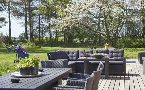 Jerg - 1Km from the Sea: Gartenmöbel, Tisch Im Freien, Blumentopf, Garten, Zimmerpflanze, Design, Landscaping, Hartholz, Stuhl, Deck