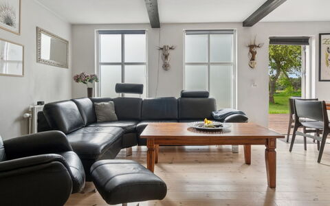 Jerg - 1Km from the Sea: Möbel, Flooring, Interior Design, Wohnzimmer, Fussboden, Zuhause, Couch, Zimmer