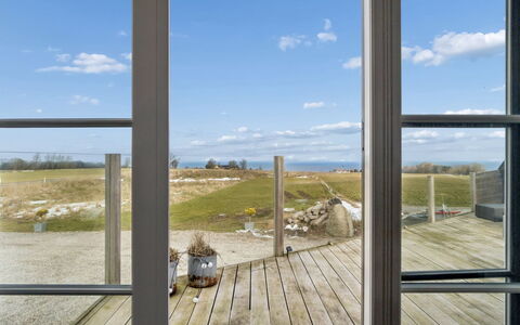Carola - 1Km from the Sea: Wohngebiet, Strauch, Haus, Zuhause, Garten, Estate, Schatten, Landscaping, Rasen