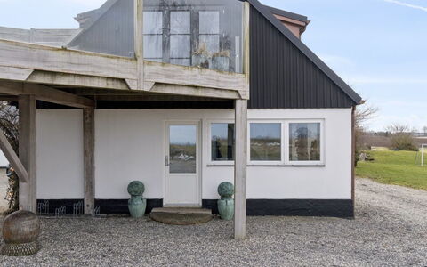 Carola - 1Km from the Sea: Wohngebiet, Strauch, Haus, Zuhause, Garten, Estate, Schatten, Landscaping, Rasen