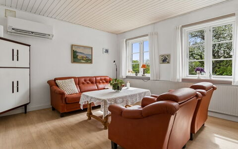 Hening - 150M from the Sea: Möbel, Interior Design, Flooring, Wand, Couch, Fussboden, Holz, Decke, Holzboden, Wohnzimmer