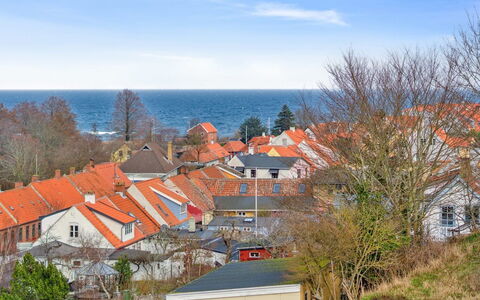 Hening - 150M from the Sea: Blau, Horizont, Wohngebiet, Wolke, Dach, Zuhause, Meer, Vorort, Ozean, Küste