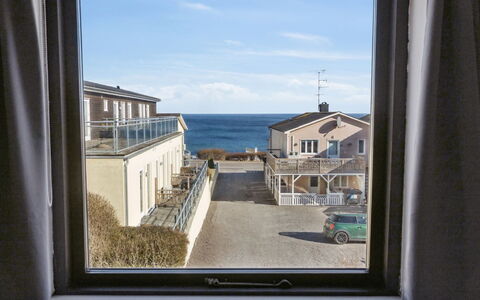 Amilia - 100M from the Sea