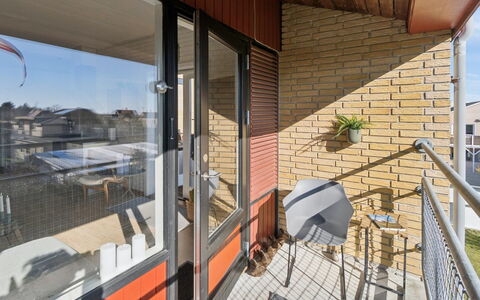 Amilia - 100M from the Sea: Wohngebiet, Strauch, Haus, Zuhause, Garten, Estate, Schatten, Landscaping, Rasen