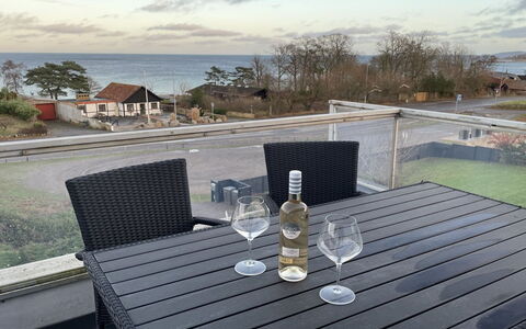 Evalina - 150M from the Sea: Wohngebiet, Strauch, Haus, Zuhause, Garten, Estate, Schatten, Landscaping, Rasen