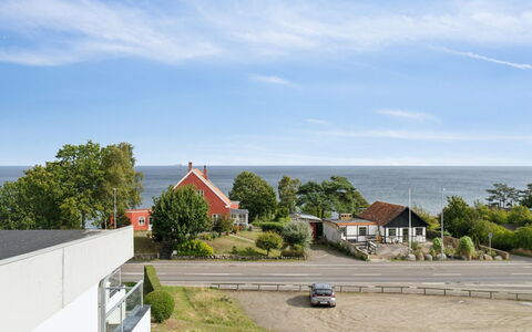 Evalina - 150M from the Sea: Wohngebiet, Strauch, Haus, Zuhause, Garten, Estate, Schatten, Landscaping, Rasen
