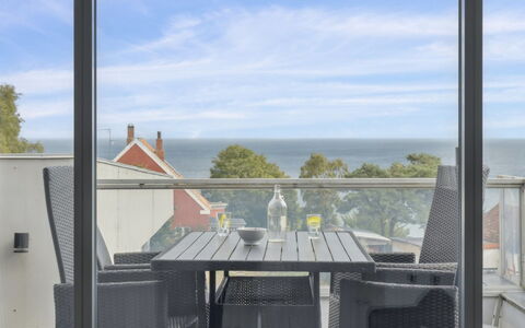Evalina - 150M from the Sea: Möbel, Stuhl, Fussboden, Tabelle, Gartenmöbel, Balkon, Kaffetisch, Deck, Hartholz, Küche & Esszimmer Tisch
