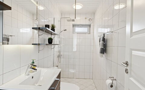 Evalina - 150M from the Sea: Badezimmer, Interior Design, Armatur, Flooring, Wand, Fussboden, Sinken, Bad Sink, Toilette, Zapfhahn
