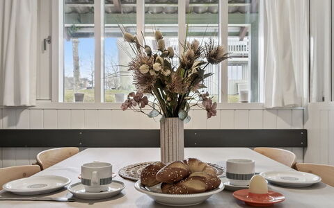 Arnt - 100M from the Sea: Möbel, Interior Design, Tabelle, Geschirr, Textil, Beleuchtung, Küche & Esszimmer Tisch, Esszimmer, Stuhl, Zimmer
