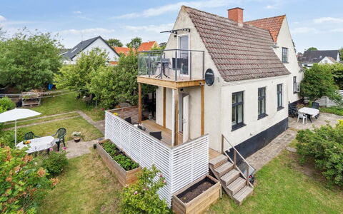 Elso - 5Km from the Sea: Himmel, Gebäude, Fenster, Haus, Wohngebiet, Dach, Zuhause, Fassade, Die Architektur, Hütte