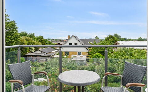 Elso - 5Km from the Sea: Möbel, Gartenmöbel, Stuhl, Tisch Im Freien, Balkon, Küche & Esszimmer Tisch, Zaun, Veranda, Deck, Geländer