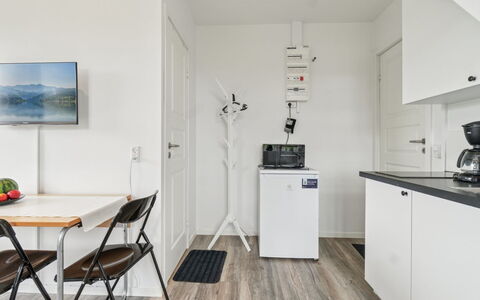 Elso - 5Km from the Sea: Flooring, Interior Design, Fussboden, Möbel, Decke, Zimmer, Holzboden, Küche, Major Appliance, Wohnung