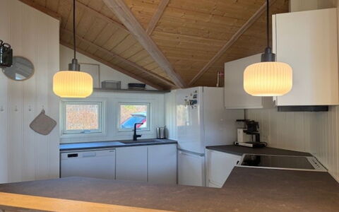 Vilmar - 250M from the Sea: Wohngebiet, Strauch, Haus, Zuhause, Garten, Estate, Schatten, Landscaping, Rasen