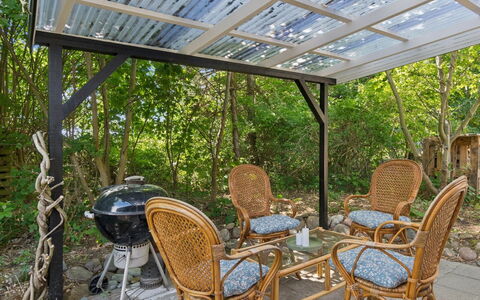 Elisej - 350M from the Sea: Möbel, Gartenmöbel, Tisch Im Freien, Tabelle, Garten, Schatten, Stuhl, Outdoor Struktur, Terrasse, Metall