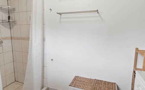 Elisej - 350M from the Sea: Flooring, Fussboden, Interior Design, Zimmer, Armatur, Installation, Decke, Wohnung, Duschvorhang, Fliese