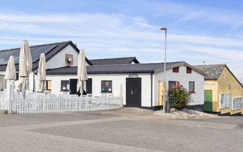 Elisej - 350M from the Sea: Wohngebiet, Strauch, Haus, Zuhause, Garten, Estate, Schatten, Landscaping, Rasen