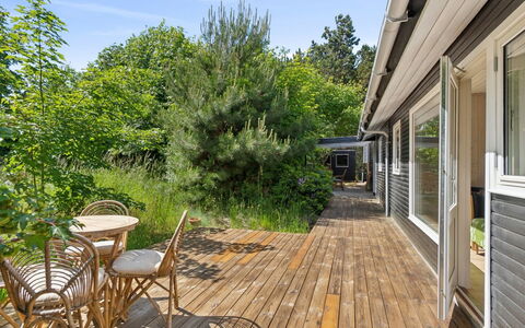 Elisej - 350M from the Sea: Holz, Strauch, Zuhause, Die Architektur, Wohngebiet, Haus, Veranda, Grundstueck, Deck