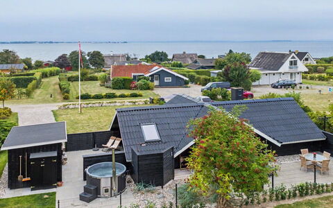 Kajsa - 150M from the Sea: Zuhause, Hütte, Veranda, Abstellgleis, Bauernhaus, Outdoor Struktur