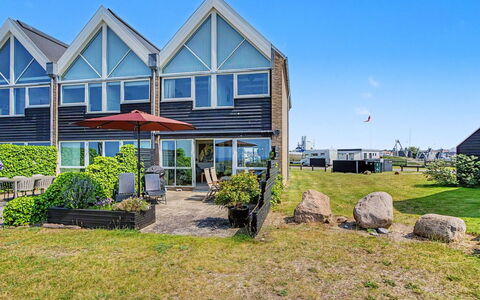 Suna - 95M from the Sea: Himmel, Die Architektur, Haus, Zuhause, Wohngebiet, Wolke, Dach, Grundstueck, Hütte, Estate