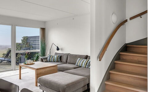 Suna - 95M from the Sea: Möbel, Interior Design, Flooring, Fussboden, Couch, Holz, Wohnzimmer, Decke, Holzboden, Zimmer