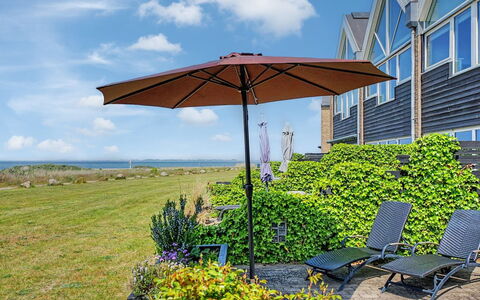 Suna - 95M from the Sea: Gartenmöbel, Regenschirm, Möbel, Stuhl, Tisch Im Freien, Schatten, Garten, Freizeit, Eco Hotel, Garten