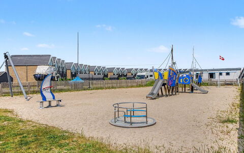 Suna - 95M from the Sea: Himmel, Blau, Öffentlicher Raum, Spielmittel, Schatten, Pole, Sand, Spielplatz, Zaun