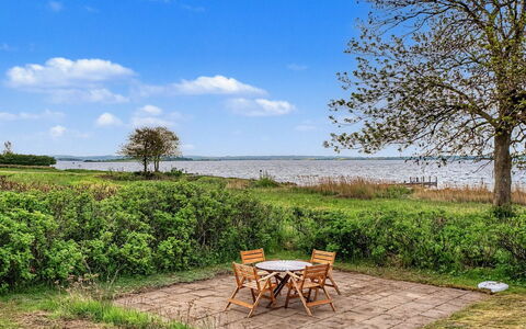Imelda - 75M from the Sea: Natürliche Landschaft, Meer, Ozean, Wiese, Küste, Rasen, Ufer, Garten, Landscaping, Park