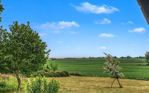 Verene - 725M from the Sea: Möbel, Gartenmöbel, Geschirr, Tabelle, Drinkware, Stuhl, Tisch Im Freien, Essen, Flasche