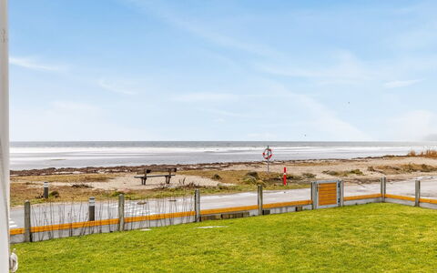 Ioar - 10M from the Sea: Schwimmbad, Bauernhaus, Estate, Villa, Resort, Hazienda, Eco Hotel, Hinterhof