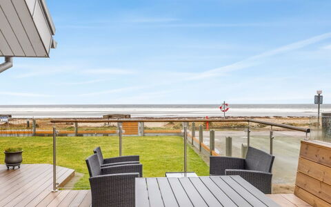 Ioar - 10M from the Sea: Holz, Garten, Hinterhof, Grundstueck, Zuhause, Dach, Schatten, Deck, Hartholz, Garten