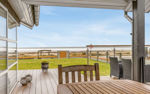 Ioar - 10M from the Sea: Holz, Garten, Hinterhof, Grundstueck, Zuhause, Dach, Schatten, Deck, Hartholz, Garten