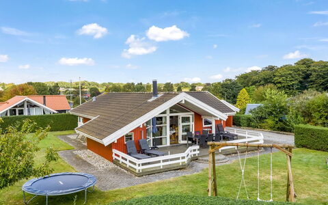 Thorben - 350M from the Sea: Dach, Haus, Zuhause, Hütte, Tür, Abstellgleis, Estate, Rasen, Garten, Veranda